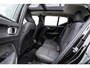 Volvo XC40 T2 Business Pro | Automaat | Panoramadak | Adaptive cruise control | Stoel- en stuurverwarming | Verwarmbare voorruit | Navigatie | Android Auto / Apple Carplay | 19" velgen | Keyless | Achteruitrijcamera |