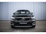 Volvo XC40 T2 Business Pro | Automaat | Panoramadak | Adaptive cruise control | Stoel- en stuurverwarming | Verwarmbare voorruit | Navigatie | Android Auto / Apple Carplay | 19" velgen | Keyless | Achteruitrijcamera |