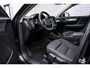 Volvo XC40 T2 Business Pro | Automaat | Panoramadak | Adaptive cruise control | Stoel- en stuurverwarming | Verwarmbare voorruit | Navigatie | Android Auto / Apple Carplay | 19" velgen | Keyless | Achteruitrijcamera |