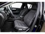 Volvo XC40 T2 Business Pro | Automaat | Panoramadak | Adaptive cruise control | Stoel- en stuurverwarming | Verwarmbare voorruit | Navigatie | Android Auto / Apple Carplay | 19" velgen | Keyless | Achteruitrijcamera |