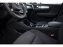 Volvo XC40 T2 Business Pro | Automaat | Panoramadak | Adaptive cruise control | Stoel- en stuurverwarming | Verwarmbare voorruit | Navigatie | Android Auto / Apple Carplay | 19" velgen | Keyless | Achteruitrijcamera |