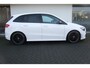 Mercedes-Benz B-klasse 180 Business Solution AMG / Trekhaak afneembaar/ Nightpakket/ Sfeerverlichting/ Camera/ Stoelverwarming/ Carplay