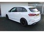 Mercedes-Benz B-klasse 180 Business Solution AMG / Trekhaak afneembaar/ Nightpakket/ Sfeerverlichting/ Camera/ Stoelverwarming/ Carplay