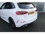 Mercedes-Benz B-klasse 180 Business Solution AMG / Trekhaak afneembaar/ Nightpakket/ Sfeerverlichting/ Camera/ Stoelverwarming/ Carplay