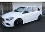 Mercedes-Benz B-klasse 180 Business Solution AMG / Trekhaak afneembaar/ Nightpakket/ Sfeerverlichting/ Camera/ Stoelverwarming/ Carplay
