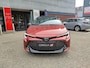 Toyota Corolla Touring Sports Hybrid 180 GR SPORT PLUS NIEUW DIRECT LEVERBAAR! SCHUIFDAK JBL-AUDIO HEAD-UP NAVI STOELVERW NAVI 18'' LM-VELGEN PARK-SENSOREN BLIND SPOT APPLE/ANDROID