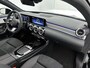 Mercedes-Benz A-klasse 250 e Business Solution AMG | AMG Line Plus pakket | Antidiefstalpakket URBAN GUARD PLUS | Smartphone-integratie | Head-up display | Panoramaschuifdak | Nightpakket | Sierdelen aluminium |
