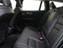Volvo V60 Cross Country B5 AWD PRO | Massage | Trekhaak | Bowers&Wilkins | Panoramadak |
