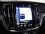 Volvo V60 Cross Country B5 AWD PRO | Massage | Trekhaak | Bowers&Wilkins | Panoramadak |