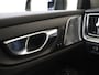 Volvo V60 Cross Country B5 AWD PRO | Massage | Trekhaak | Bowers&Wilkins | Panoramadak |