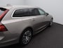 Volvo V90 2.0 B4 Momentum Pro | Leder | Wegklapbare-Trekhaak | Stoel + Stuurverwarming | Adaptive Cruise Control |  360 Camera | Elektrische Achterklep | 18 inch | Dodehoekdetectie | Keyless |