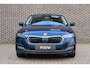 Skoda Octavia Combi 1.0 TSI 110pk Ambition | Stoelverwarming | Zwenkbare Trekhaak | Achteruitrijcamera
