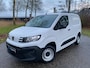 Peugeot e-Partner L1 50 kWh 136pk | ACTIE! | 8 jaar garantie | 0% financial lease | NAVI | Multimedia | Apple Carplay | Android Auto | Achteruitrijcamera | Parkeersensoren voor en achter | Dode hoek detectie | Surround view | Licht- en regensensor | Mistlampen | Stuurwielbediening | Digital cockpit | Bestuurdersstoel comfort | Reservewiel | van €30.679,21 voor €26.295