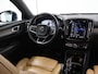 Volvo XC40 2.0 T4 Inscription | Elektr. Trekhaak | Panoramadak| Stuur/Stoel/Achterbankverwarming | Navigatie | Carplay | Keyless Go | Parkeercamera 360° | Elektr. Achterklep |