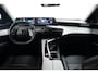 Peugeot 3008 1.2 Hybrid 136PK Allure Automaat | Camera | Parkeersensoren Achter | Keyless | Apple Carplay / Android Auto (draadloos) | Licht Metalen Velgen | | Achterbank in delen neerklapbaar | DAB ontvanger | Dimlichten automatisch