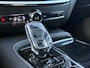 Volvo V60 T6 Automaat AWD Plus Black Edition | Nappa Leder/Open Grid Charcoal sportstoelen | 19 inch Lichtmetalen velgen Black | Extra getint glas | Trekhaak semi elektrisch inklapbaar | Elektrisch bediend en verwarmbare voorstoelen | Grafisch head-up display