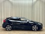 Volvo V40 1.6 T4 R-Design *Panoramadak* 180PK / BLIS / Adapt. Cruise / Afn. Trekhaak / Stoelverwarming / Camera / Org.NL!