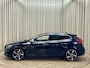 Volvo V40 1.6 T4 R-Design *Panoramadak* 180PK / BLIS / Adapt. Cruise / Afn. Trekhaak / Stoelverwarming / Camera / Org.NL!