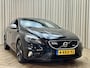 Volvo V40 1.6 T4 R-Design *Panoramadak* 180PK / BLIS / Adapt. Cruise / Afn. Trekhaak / Stoelverwarming / Camera / Org.NL!