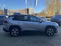 Toyota RAV4 2.5 Plug-in Hybrid AWD BI-TONE PLUS TREKHAAK 1500KG TREKGEW LEER STOELKOELING/VERWARMING PARK-SENSOREN 360-CAMERA 4S-BANDEN JBL-AUDIO HEAD-UP