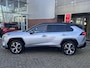 Toyota RAV4 2.5 Plug-in Hybrid AWD BI-TONE PLUS TREKHAAK 1500KG TREKGEW LEER STOELKOELING/VERWARMING PARK-SENSOREN 360-CAMERA 4S-BANDEN JBL-AUDIO HEAD-UP