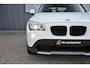 BMW X1 SDrive18i Executive * Pano * Navi * Xenon * 18" Breedset * Trekhaak * Mooie frisse auto