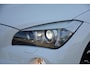 BMW X1 SDrive18i Executive * Pano * Navi * Xenon * 18" Breedset * Trekhaak * Mooie frisse auto