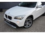 BMW X1 SDrive18i Executive * Pano * Navi * Xenon * 18" Breedset * Trekhaak * Mooie frisse auto