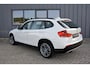 BMW X1 SDrive18i Executive * Pano * Navi * Xenon * 18" Breedset * Trekhaak * Mooie frisse auto