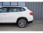 BMW X1 SDrive18i Executive * Pano * Navi * Xenon * 18" Breedset * Trekhaak * Mooie frisse auto