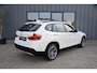 BMW X1 SDrive18i Executive * Pano * Navi * Xenon * 18" Breedset * Trekhaak * Mooie frisse auto