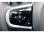Volvo XC60 T6 Recharge AWD Ultra Dark - Panorama/schuifdak - IntelliSafe Assist & Surround - 360º Camera - Harman/Kardon audio - Adaptieve LED koplampen - Verwarmde voorstoelen, stuur & achterbank - Parkeersensoren voor & achter - Elektr. bedienb. voorstoelen met geheugen - Head up display - Draadloze tel. lader - Elektr. inklapbare trekhaak - 20' LMV