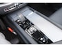 Volvo XC60 T6 Recharge AWD Ultra Dark - Panorama/schuifdak - IntelliSafe Assist & Surround - 360º Camera - Harman/Kardon audio - Adaptieve LED koplampen - Verwarmde voorstoelen, stuur & achterbank - Parkeersensoren voor & achter - Elektr. bedienb. voorstoelen met geheugen - Head up display - Draadloze tel. lader - Elektr. inklapbare trekhaak - 20' LMV