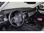 Volvo V90 T6 Recharge AWD Core Bright - IntelliSafe Assist & Surround - Harman/Kardon audio - Adaptieve LED koplampen - Parkeercamera achter - Verwarmde voorstoelen, stuur & achterbank - Parkeersensoren voor & achter - Elektr. bedienb. voorstoelen met geheugen - Extra getint glas - Elektr. inklapbare trekhaak - 18' LMV