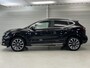 Nissan Qashqai 1.3 DIG-T Tekna + / Trekhaak 1500 KG / All Seasonbanden / Lederen Bekleding / Panoramadak / Bose Audio / Stoelverwarming / Verwarmde Voorruit / Navigatie / 360 Graden Camera /