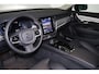 Volvo V90 T6 Recharge AWD Plus Dark - IntelliSafe Assist & Surround - 360º Camera - Harman/Kardon audio - Adaptieve LED koplampen - Verwarmde voorstoelen, stuur & achterbank - Parkeersensoren voor & achter - Elektr. bedienb. voorstoelen met geheugen - Extra getint glas - Elektr. inklapbare trekhaak - 19' LMV