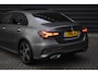Mercedes-Benz A-klasse 180 Business Solution AMG | Pano | Sfeerverlichting | Camera | Stoelen Elektr. + Memory | Stoelverwarming | Orig. NL |