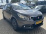 Peugeot 2008 1.2 PureTech Blue Lion | Navigatie | Parkeersensoren | Panorama dak |
