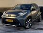Toyota Aygo X 1.0 VVT-i S-CVT Envy Automaat, 1e eign. NL-auto, Navigatie, Apple CarPlay/Android Auto, parkeersensoren, draadloze telefoonlader, camera, groen-zwarte bi-tone uitvoering!