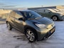 Toyota Aygo X 1.0 VVT-i S-CVT Envy Automaat, 1e eign. NL-auto, Navigatie, Apple CarPlay/Android Auto, parkeersensoren, draadloze telefoonlader, camera, groen-zwarte bi-tone uitvoering!