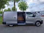 Opel Vivaro-e Electric L3 75 kWh 136pk | 8 jaar garantie | 0% financial lease | Multimedia | Apple Carplay | Android Auto | Achteruitrijcamera | Parkeersensoren voor en achter | Digitale cockpit | Stuurwielbediening | Tussenwand comfort met raam | Bestuurdersstoel comfort | Bank voorpassagiers | Reservewiel | van €47.444 voor €40.550