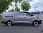 Opel Vivaro-e Electric L3 75 kWh 136pk | 8 jaar garantie | 0% financial lease | Multimedia | Apple Carplay | Android Auto | Achteruitrijcamera | Parkeersensoren voor en achter | Digitale cockpit | Stuurwielbediening | Tussenwand comfort met raam | Bestuurdersstoel comfort | Bank voorpassagiers | Reservewiel | van €47.444 voor €40.550