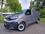Opel Vivaro-e Electric L3 75 kWh 136pk | 8 jaar garantie | 0% financial lease | Multimedia | Apple Carplay | Android Auto | Achteruitrijcamera | Parkeersensoren voor en achter | Digitale cockpit | Stuurwielbediening | Tussenwand comfort met raam | Bestuurdersstoel comfort | Bank voorpassagiers | Reservewiel | van €47.444 voor €40.550