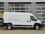 Opel Movano-e Electric L3H2 4.25t Zwaar 110 kWh | 8 jaar garantie | NAVI | Multimedia | Apple Carplay | Android Auto | Achteruitrijcamera | Parkeersensoren achter | Bestuurdersstoel comfort | Armsteun | Bank voorpassagiers | Lederen stuurwiel | Grootlicht assistent | Mistlampen adaptief | Verzwaarde vering | Zwaardere accu | Volwaardig reservewiel | van €57.754 voor €50.995