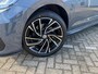 Volkswagen Touran 1.5 TSI R-Line Exclusive 7p,afn.Trekhaak,Navigatie,parkeersensoren/Camera,stoelverwarming,