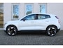 Volvo EX30 Single Motor Extended Range Plus Europa 69 kWh | Stoelverwarming | Stuurwielverwarming | Elektrisch verstelbare stoelen met memory functie | Adaptieve Cruise Control | Pilot Assist | Harman Kardon | Camera achter | Keyless entry | 19'' Lichtmetalen velgen | Warmtepomp | Google Maps | Google Assistant | Blis | Preconditioning | Digital Key Plus | Elektrische achterklep |