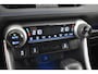Toyota RAV4 2.5 Hybrid AWD Bi-Tone | Dealer Onderhouden! | Bearlock | Navi | Camera | LED | Cruise Adaptive | Keyless | Stoel/stuur Verwarming | Half Leder