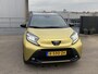 Toyota Aygo X 1.0 VVT-i MT Premium NL-auto vol luxe, boekjes compleet, dealer onderhouden! Stoelverwarming, parkeersensoren, navigatie, Apple CarPlay/Android Auto, JBL premium audio!