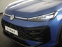 Volkswagen T-Roc R-Line First Edition 1.5 eTSI 110 kW / 150 PK SUV | Panoramaschuif-kanteldak | Assistance Pakket | Trekhaak | Black Style Pakket | Koplampverlichting matrix-led (IQ.LIGHT) | Elek. achterklep | Zwart dak