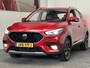 MG MG ZS 1.5 106 PK CRUISE CONTROL NAVIGATIE  360 CAMERA LEDER APPLE CARPLAY/ANDROID RIJSTROOKSENSOREN DODEHOEKSENSOREN 17" LM VELGEN IN ZEER NETTE STAAT !! 3010